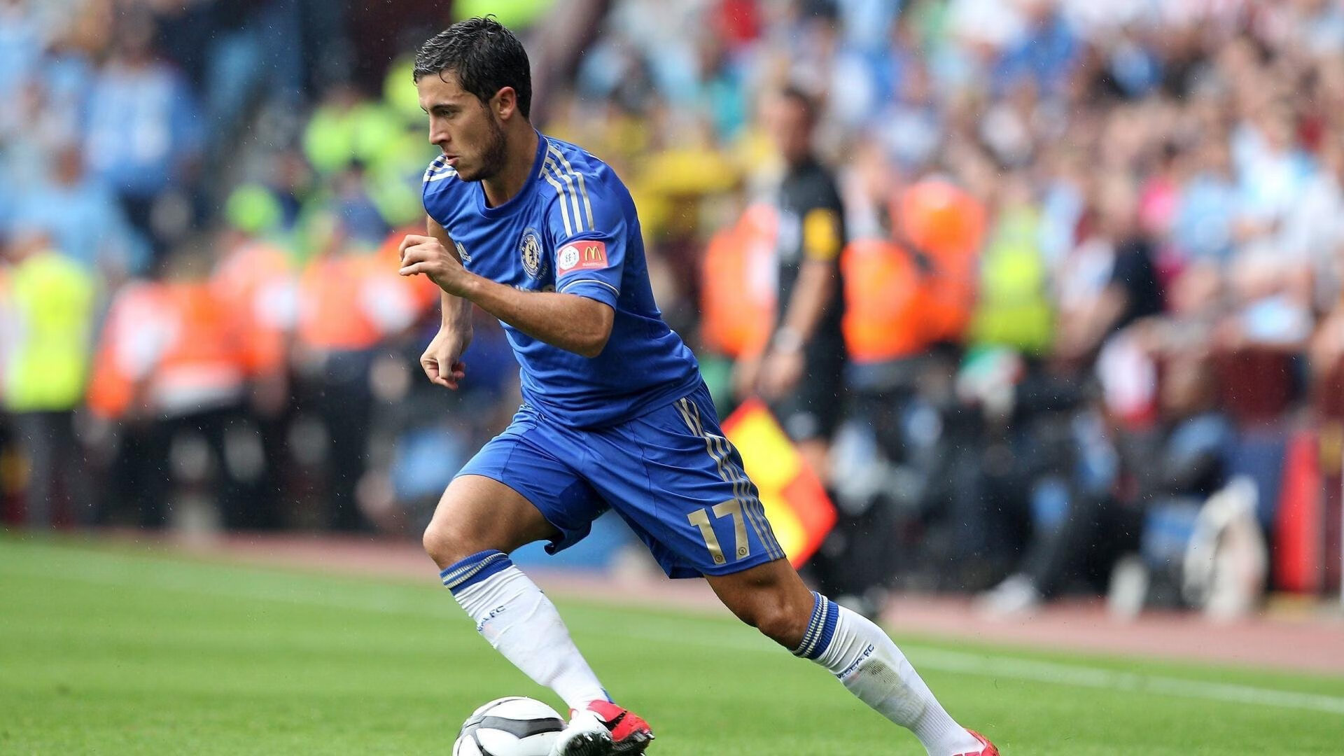 F1街道赛之夜，巴尔韦德关键时刻站出来，当喧嚣赛道遇见足球心脏